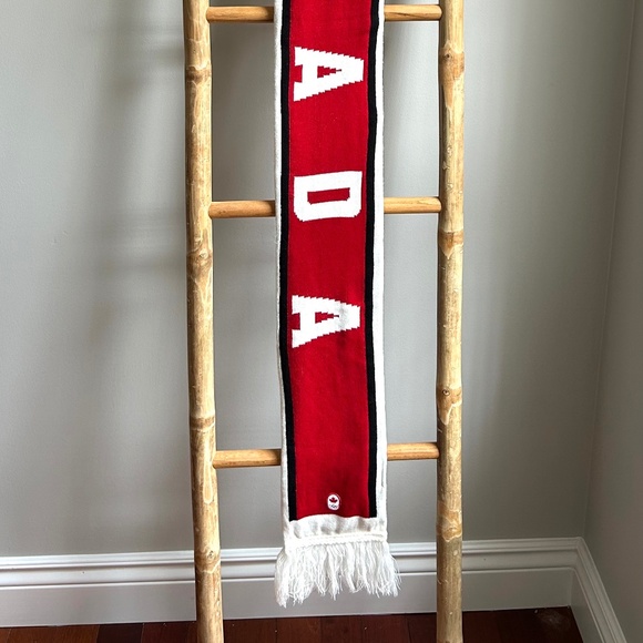 HBC CANADA 2014 Sochi Olympic Scarf Red White Black Adult Hudsons Bay Company - Picture 3 of 8